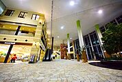 モンベル リーフみなとみらい店 971m