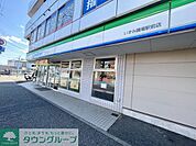 ファミリーマートいずみ踊場駅前店 徒歩9分。 720m