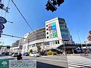 ニトリ戸塚駅前店 徒歩11分。 820m
