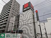 西友 徒歩8分。スーパー 590m