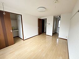 プラザコート 2階1Kのリビング/ダイニング