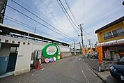 駅前 640m