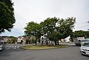 駅前 1120m