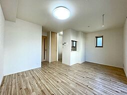 フォレストガーデン市川大野 102 1階1LDKのリビング/ダイニング