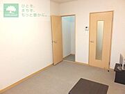 左手のドアはウォークインクローゼット。