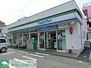 ファミリーマート 徒歩8分。コンビニ 580m