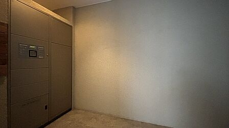 マンション共用部:宅配ロッカーも備わっております。