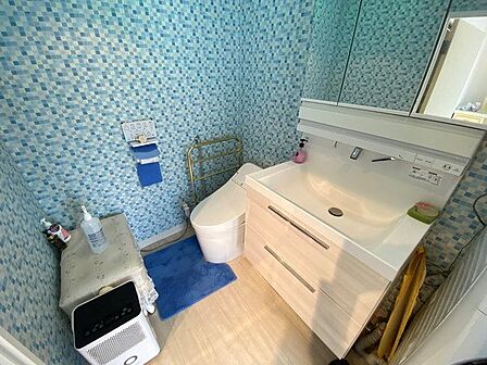 【洗面室】洗面化粧台・トイレ交換済です。