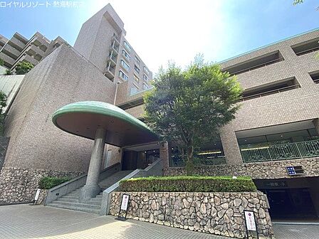 ラグジュアリー感満載のレジデンスエントランス。