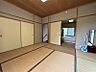 その他：和室8畳、向こうに見えるは和室6畳となります。
