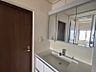 その他：【脱衣室・洗面台】建具・洗面台ともに美品です。浴槽を撤去し、バスルームに洗濯機を置いて利用されています。