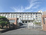 真野中学校まで2500メートル