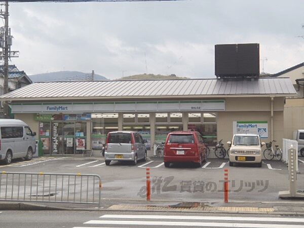 画像22:ファミリーマート　西京山田店まで810メートル