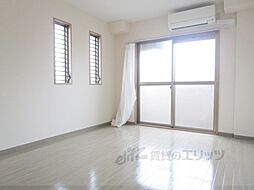 プルーリオン西桂 203 2階1Kのリビング/ダイニング