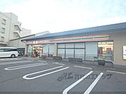 セブンイレブン　梅小路公園西店まで550メートル