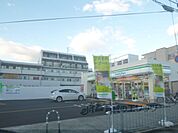 ファミリーマート　葛野西通店まで160メートル