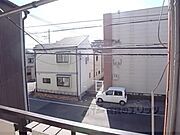 目の前に高い建物は建っていません