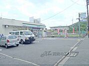 ファミリーマート　立命館大学前店まで970メートル