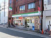 ファミリーマート足立五反野店 徒歩4分。 310m