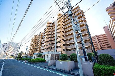 外壁タイル貼り。上品な佇まいのマンションです。