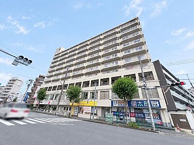 外観：毎日の暮らしにゆとりができる久米川駅まで徒歩3分の好立地！通勤のアクセスやお買い物にも便利です。