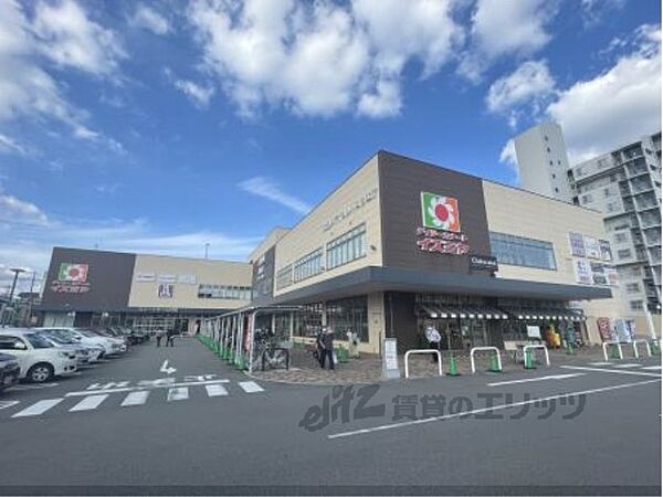 画像18:イズミヤ　伏見店まで890メートル