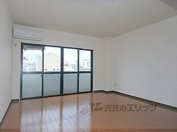 コム・デ・ザンファン 302 3階ワンルームのリビング/ダイニング