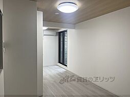 近鉄京都線 伏見駅 徒歩5分の賃貸マンション 1階ワンルームのリビング/ダイニング