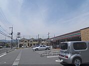 セブンイレブン　向日寺戸店まで500メートル