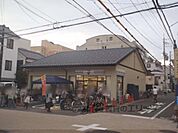 セブンイレブン　伏見新町4丁目店まで650メートル