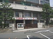 伏見中学校まで450メートル