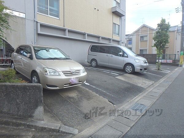 画像22:駐車場