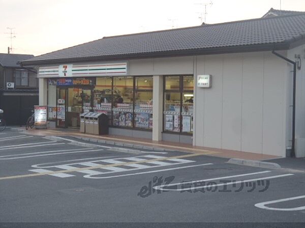 画像21:セブンイレブン　深草大亀谷店まで1300メートル