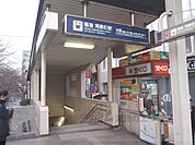 阪急河原町駅　1番出口まで1100メートル
