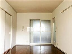 グランドール・アイ　Ｂ棟 102 1階3DKのリビング/ダイニング