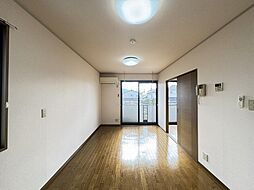 リバーシティー　Ａ 201 2階2DKのリビング/ダイニング