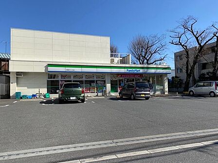 ファミリーマート板橋坂下三丁目店 徒歩5分。 380m