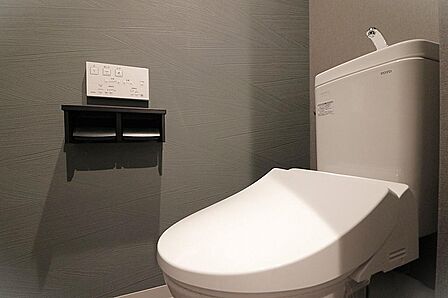 便器・温水洗浄便座新調しました。(ペーパーホルダー・タオル掛け新調、クロス・CF張替等)