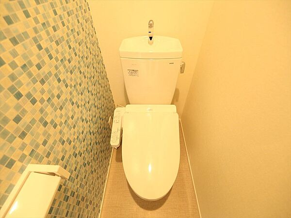 画像6:温水洗浄暖房便座付トイレ