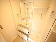 脱衣所　独立洗面台（シャンプードレッサー付）　同仕様写真