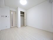 洋室6.7帖　クローゼット付（収納充実してます）