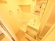 脱衣所　独立洗面台（シャンプードレッサー付）収納スペース有