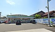 ファミリーマート 城町店（520m）