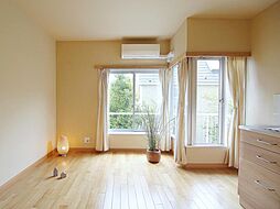 千鳥の庭 独立洗面台 スーパーやコンビニが近くにあって便利 203 2階1Kのリビング/ダイニング