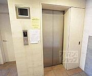 エレベーター前