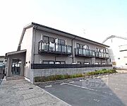 閑静な住宅街に立地
