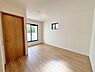 寝室：洋室 明るい洋室ではのんびりとお過ごしできます☆