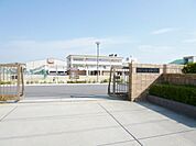 武豊町立武豊中学校（700m）