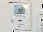 お子様のお留守番にも安心なＴＶモニタ付インタホン。