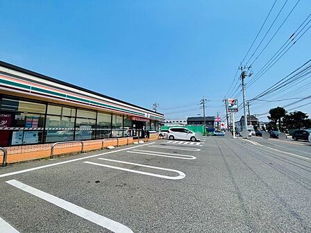 セブンイレブン八千代工業団地入口店 徒歩8分。 620m
